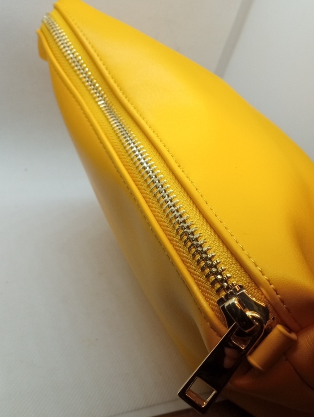 FOREVER 21 MAKE UP BAG - Picture 5 of 8